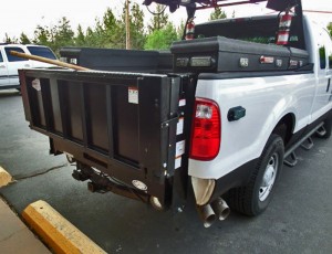 Accesories-lift-gate-tommy-white-truck